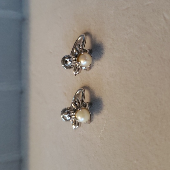 Flower Clip on Earrings - Picture 3 of 8